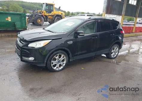 2015 Ford Escape Titanium z USA, uszkodzony, nr VIN 1FMCU9J95FUA75924